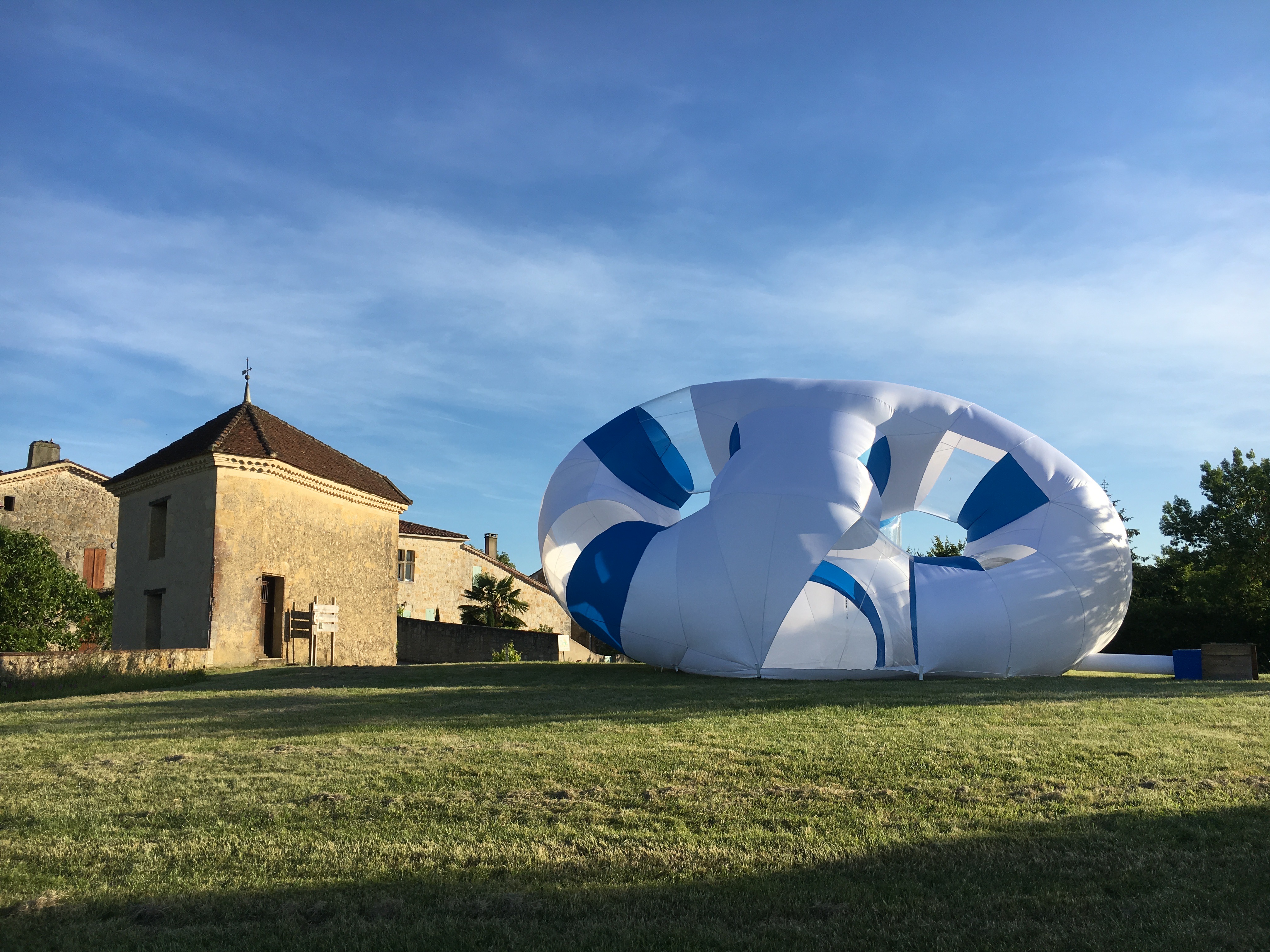 2019, L'architecture gonflable Pézize installé à Maignaut-Tauzia